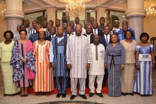 tmp1023199901992878081